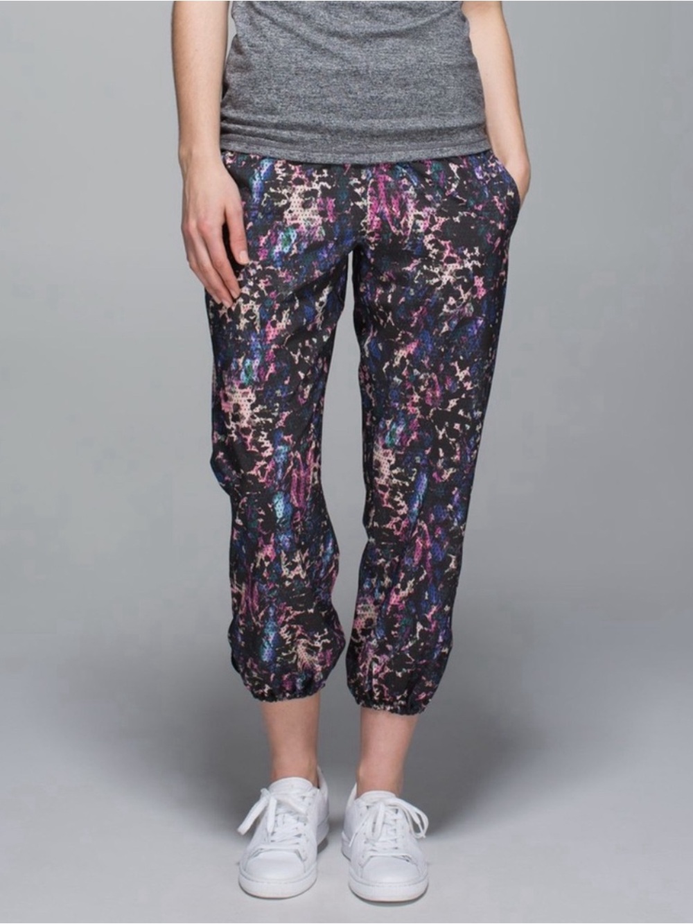 Lululemon Athletica Om Pant multi balck color cropped joggers
